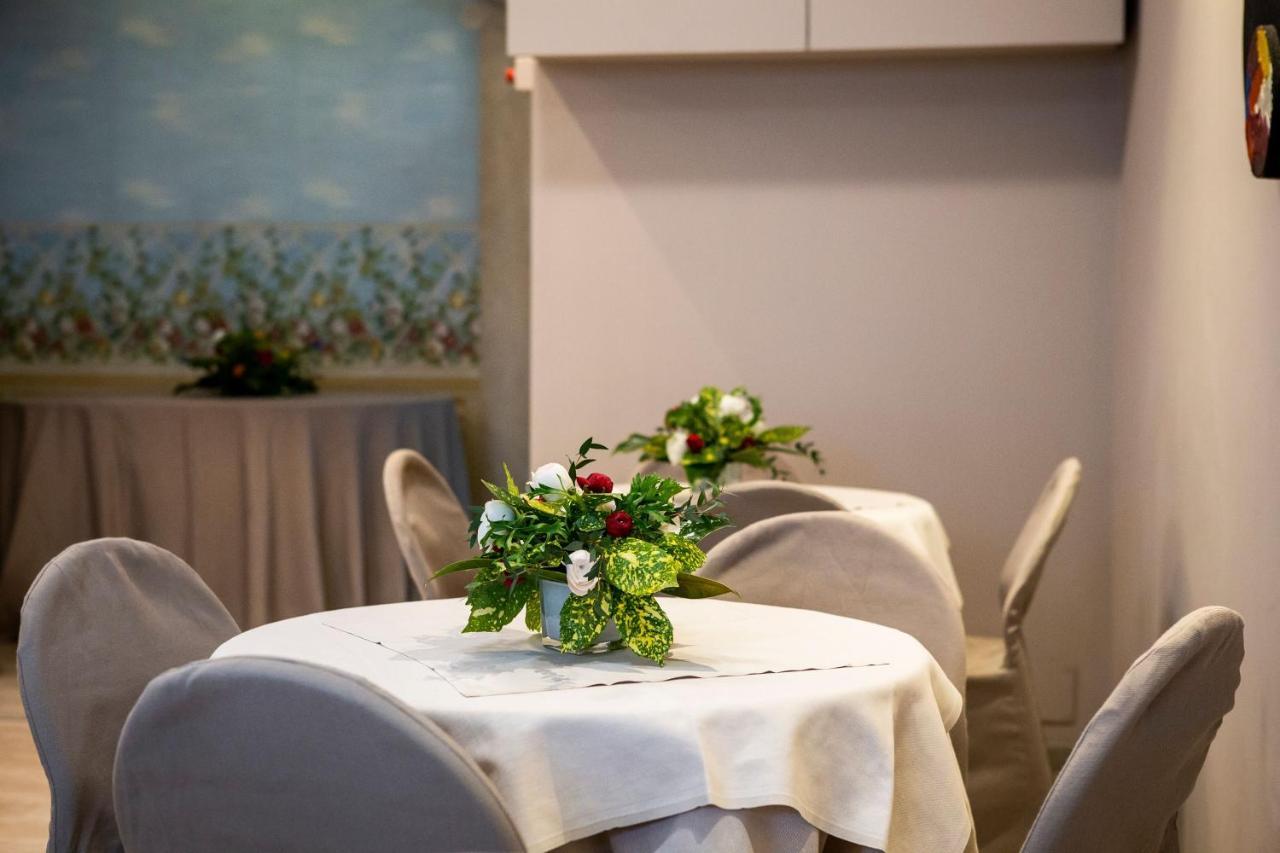 Hotel Astor Piacenza Exterior photo
