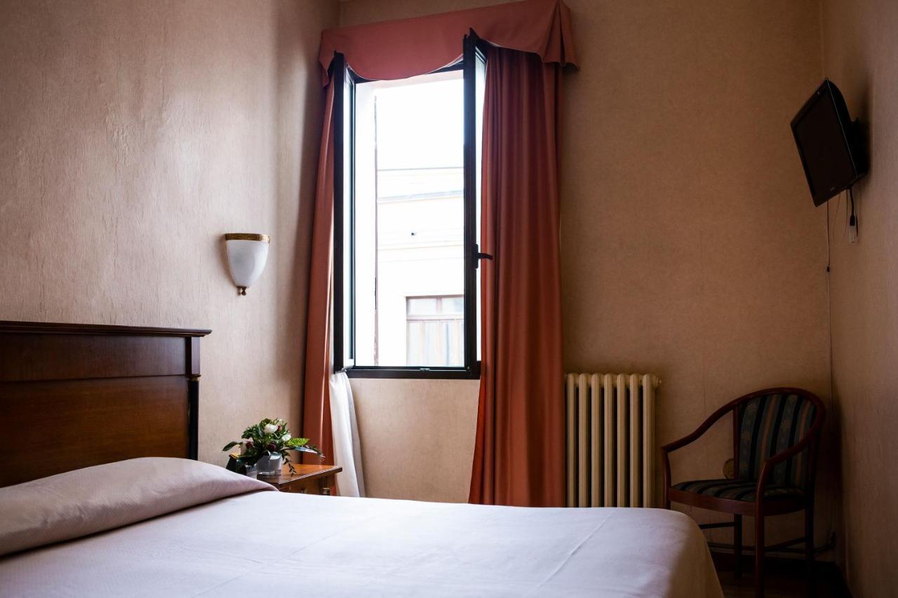 Hotel Astor Piacenza Exterior photo