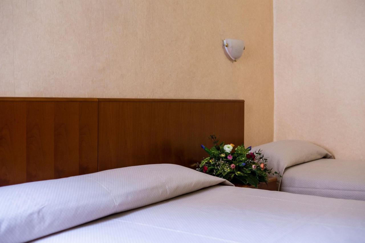 Hotel Astor Piacenza Exterior photo