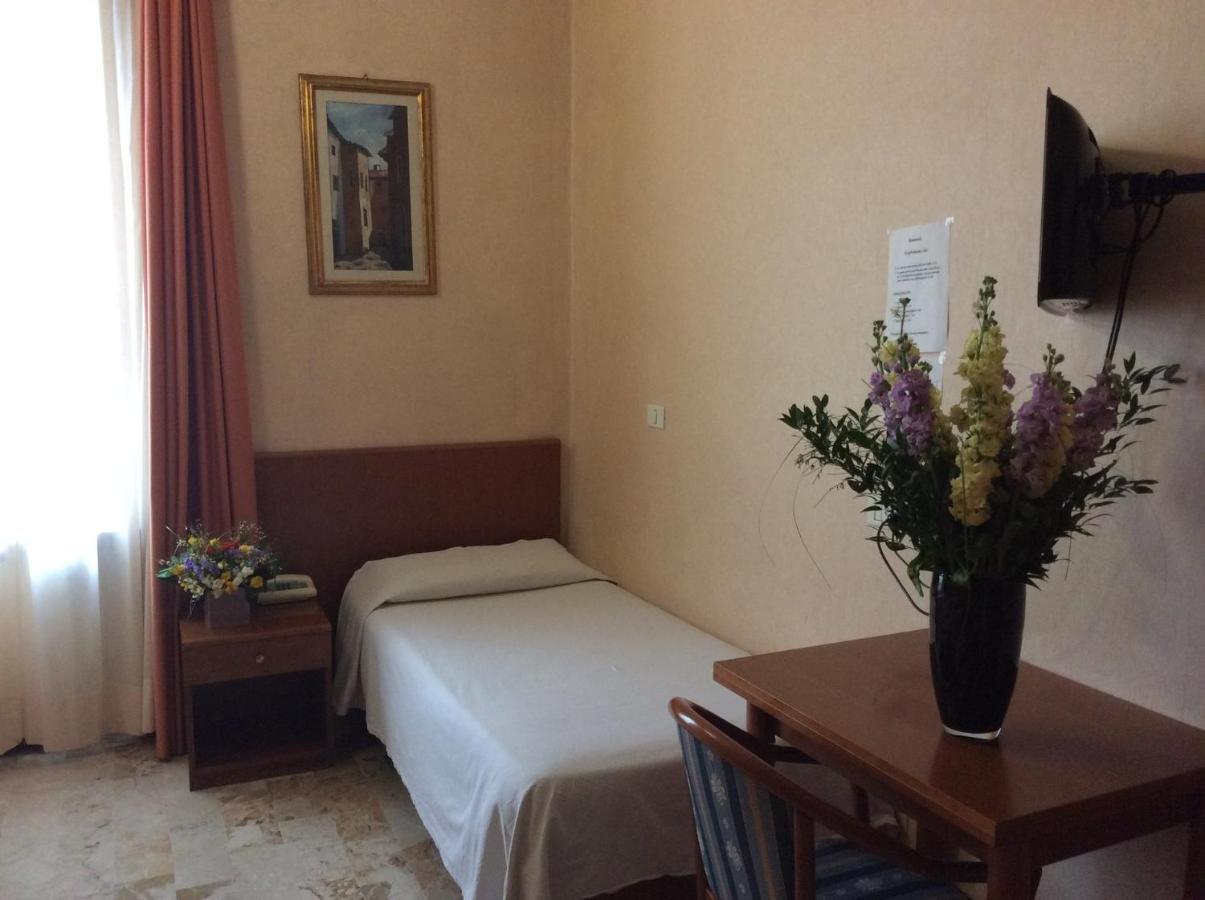 Hotel Astor Piacenza Exterior photo